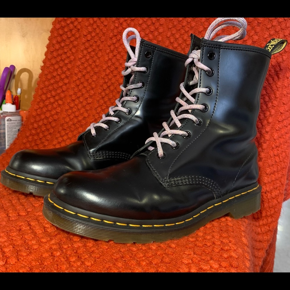 Black Dr. Marten 1460 with pink laces